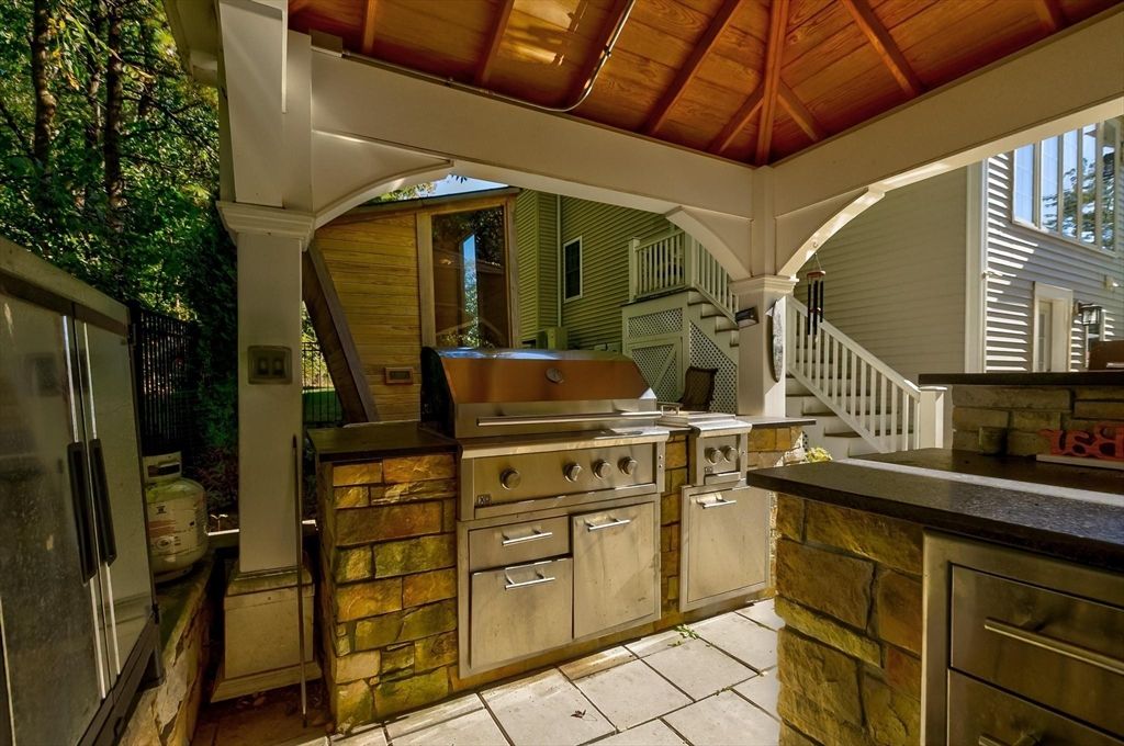 Exterior, Outdoor Kitchen