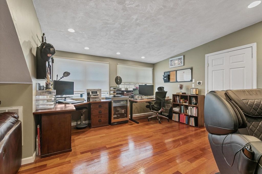 Home Office, Interior, Recessed Lighting, Wood Texture Flooring