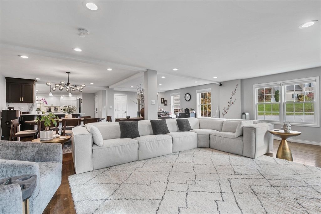 Dining room, Interior, Kitchen, Living room, Pendant Lights, Recessed Lighting, Wood Texture Flooring
