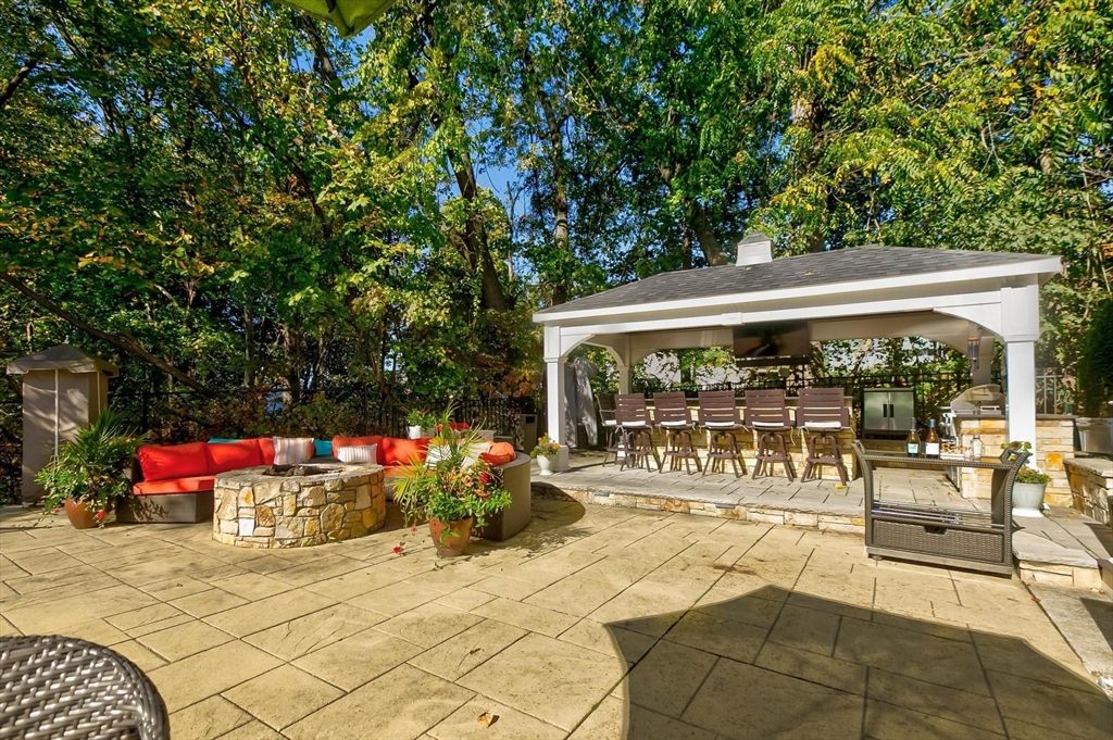 Exterior, Outdoor Kitchen