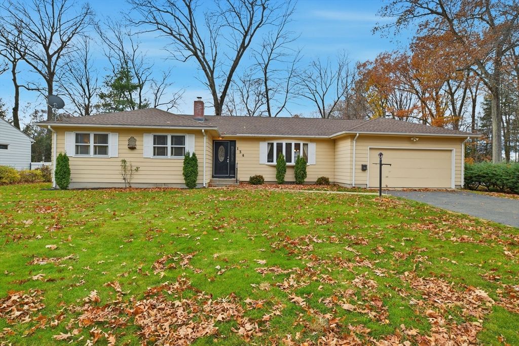 Attached, Exterior, Facade, Ranch