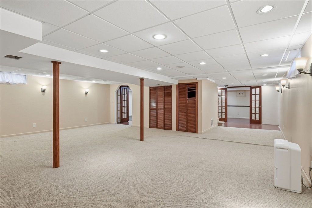 Empty room, Interior, Recessed Lighting