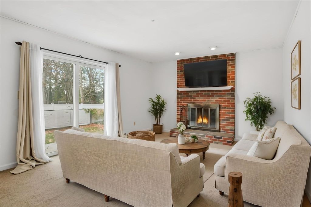 Fireplace, Interior, Living room, Recessed Lighting