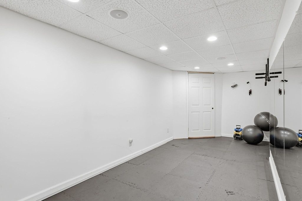 Fitness Equipment, Interior, Recessed Lighting