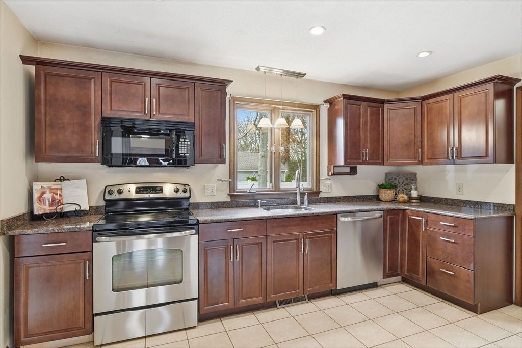 Interior, Kitchen, Pendant Lights, Recessed Lighting, Stainless Steel Appliances