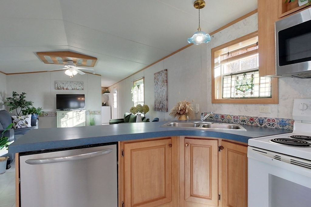 Interior, Kitchen, Pendant Lights, Stainless Steel Appliances