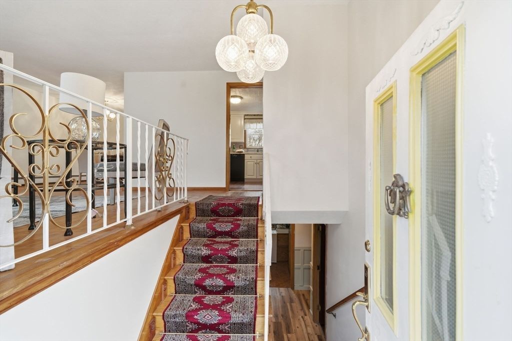 Interior, Pendant Lights, Wood Texture Flooring