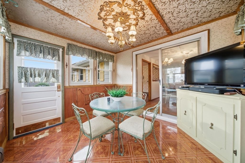 Chandelier, Dining room, Interior, Wood Texture Flooring