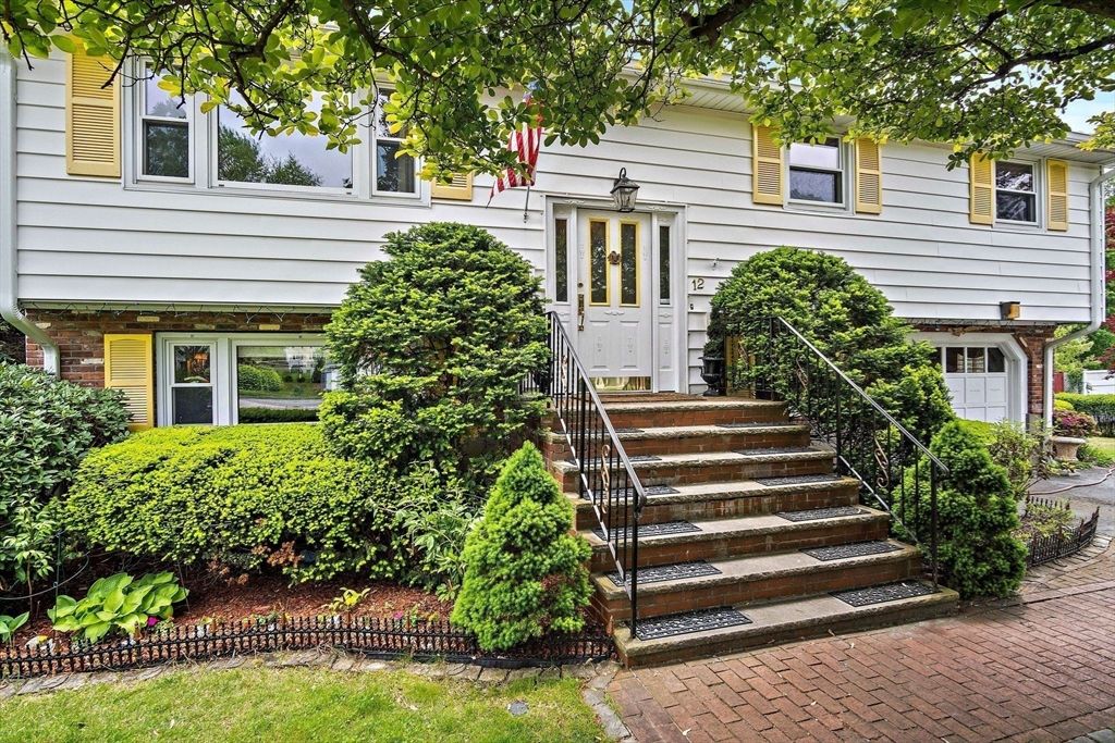 Attached, Exterior, Facade, Raised Ranch