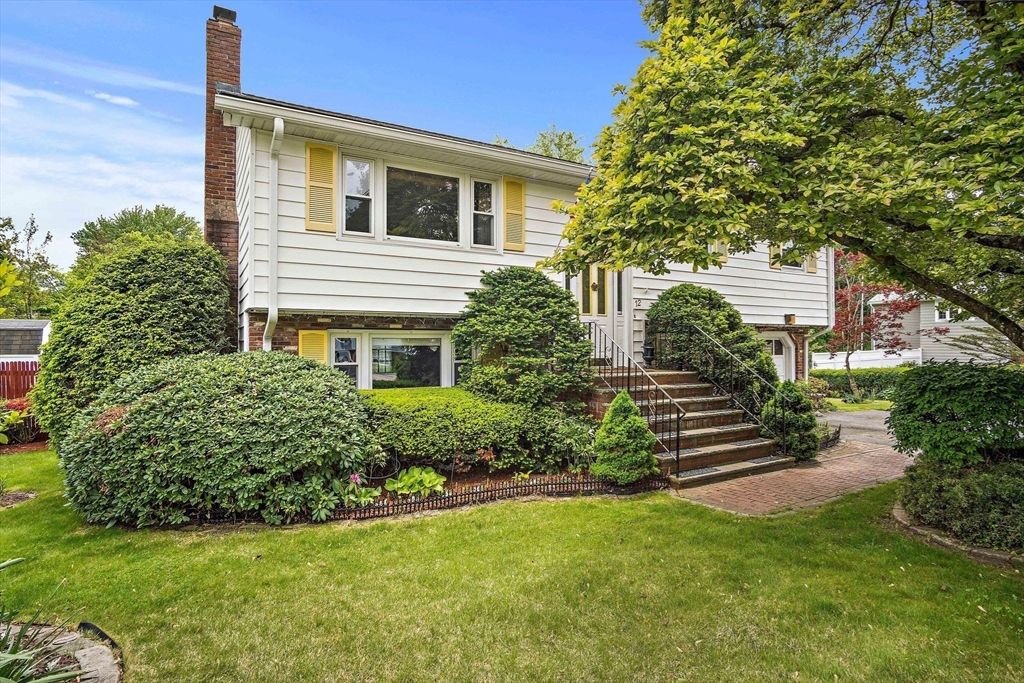 Exterior, Facade, Raised Ranch