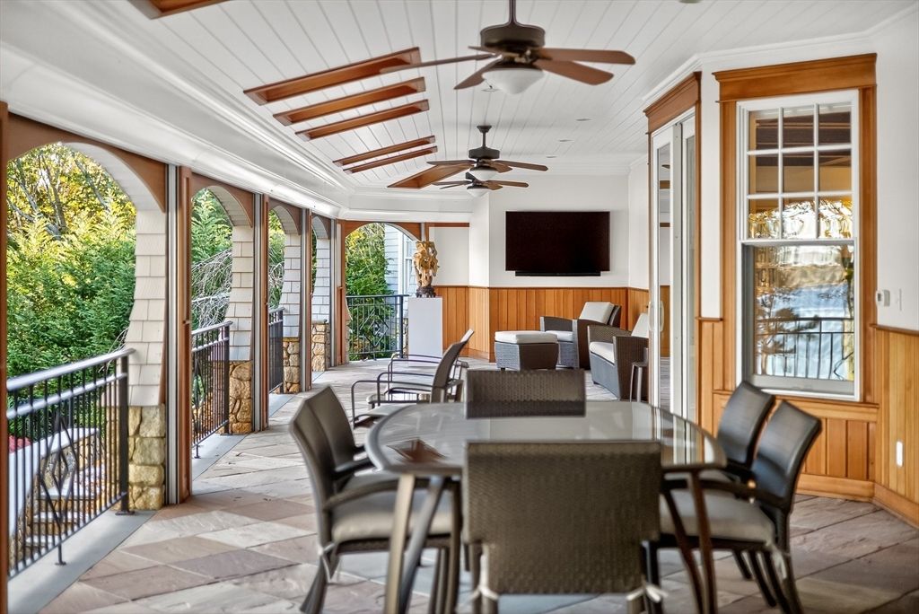 Dining room, Interior