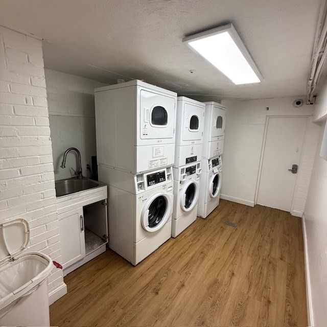 Interior, Utility Closets, Washer, Wood Texture Flooring