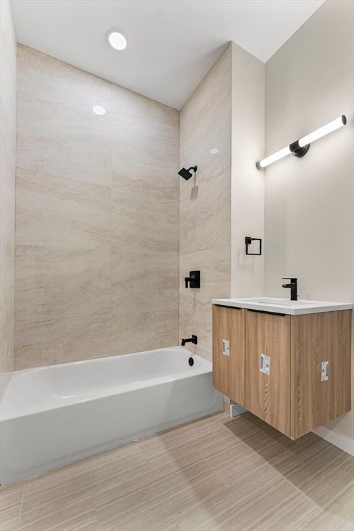 Bathroom, Interior, Recessed Lighting