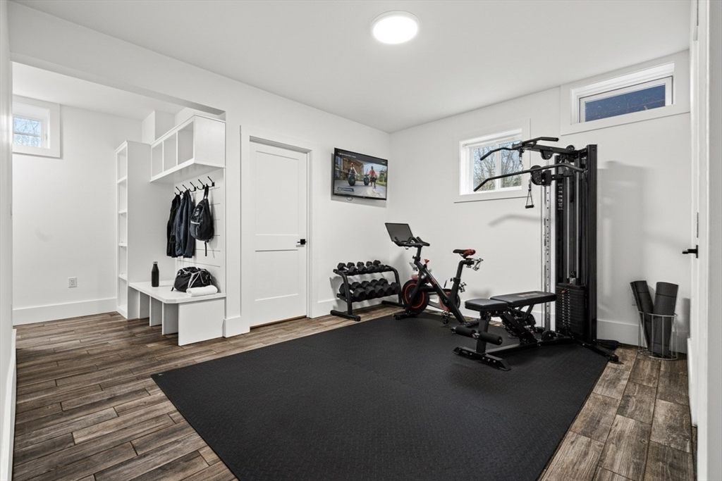Fitness Equipment, Interior, Recessed Lighting, Wood Texture Flooring