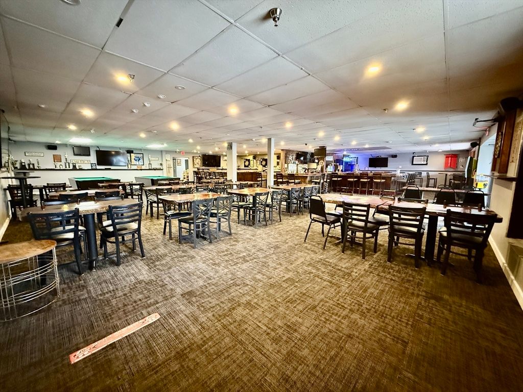 Dining room, Interior, Pendant Lights, Recessed Lighting
