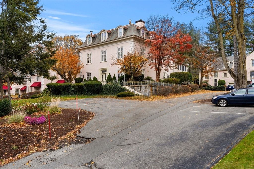 Exterior, Facade, French Provincial