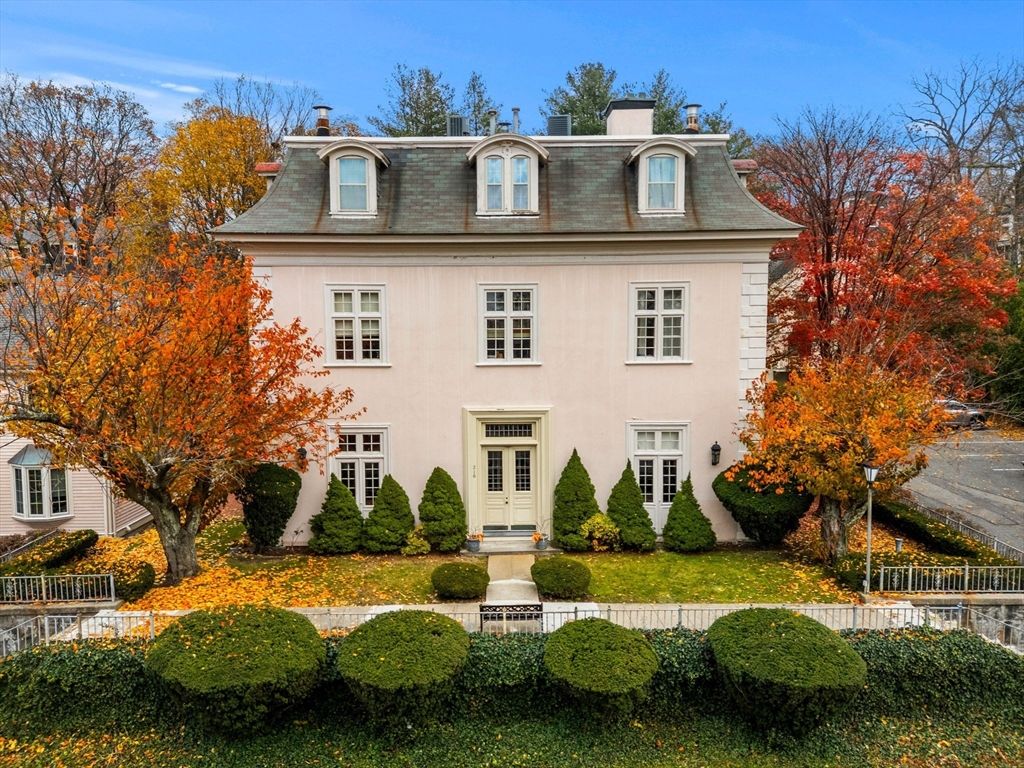 Exterior, Facade, Georgian