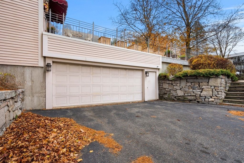 Detached Garage, Exterior
