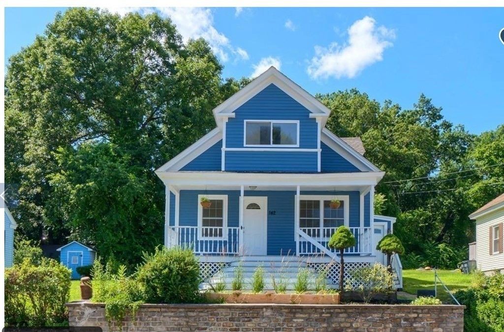 Exterior, Facade, Queen Anne Victorian