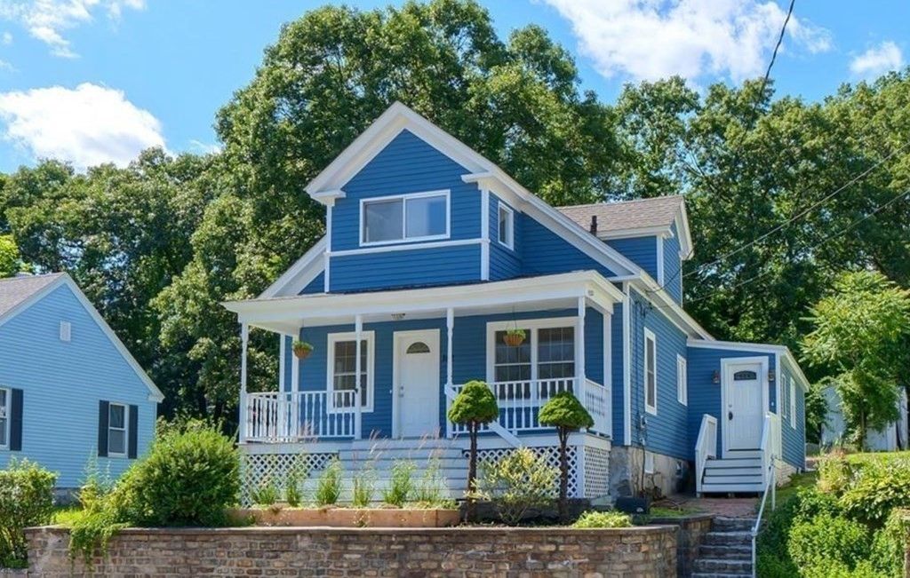 Exterior, Facade, Queen Anne Victorian
