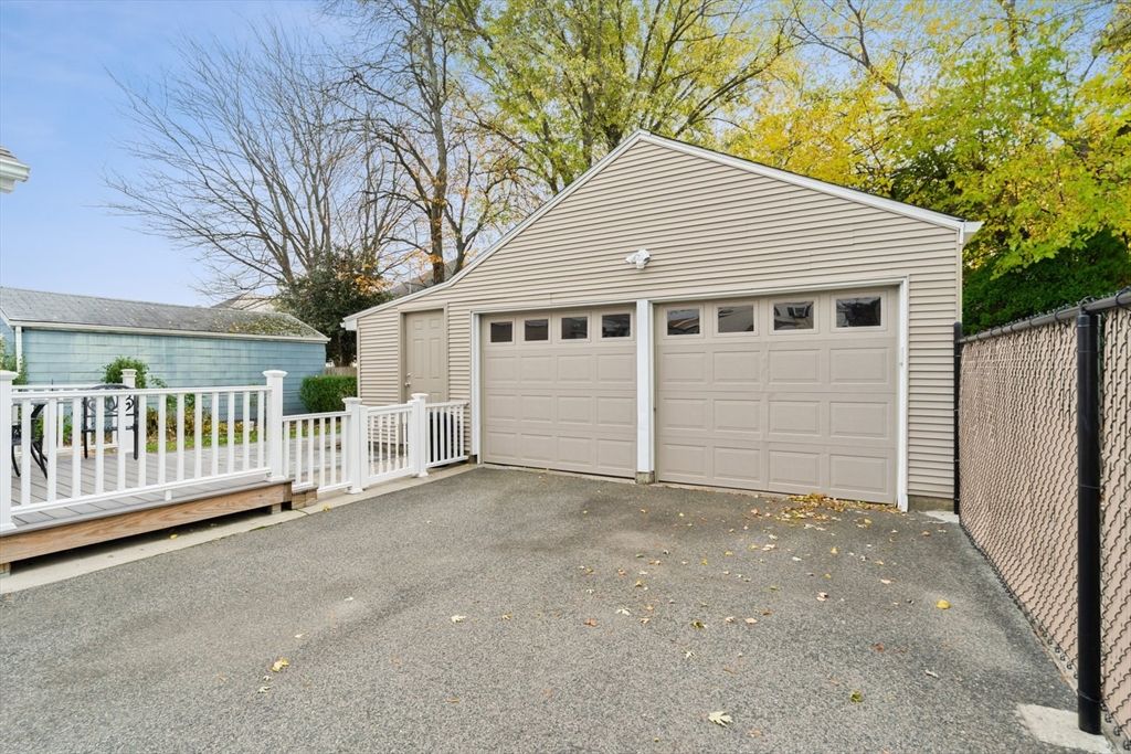 Detached Garage, Exterior