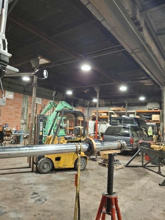 Fitness Equipment, Interior, Recessed Lighting, Stone Walls