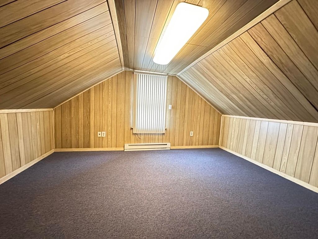 Empty room, Interior, Wooden Ceilings