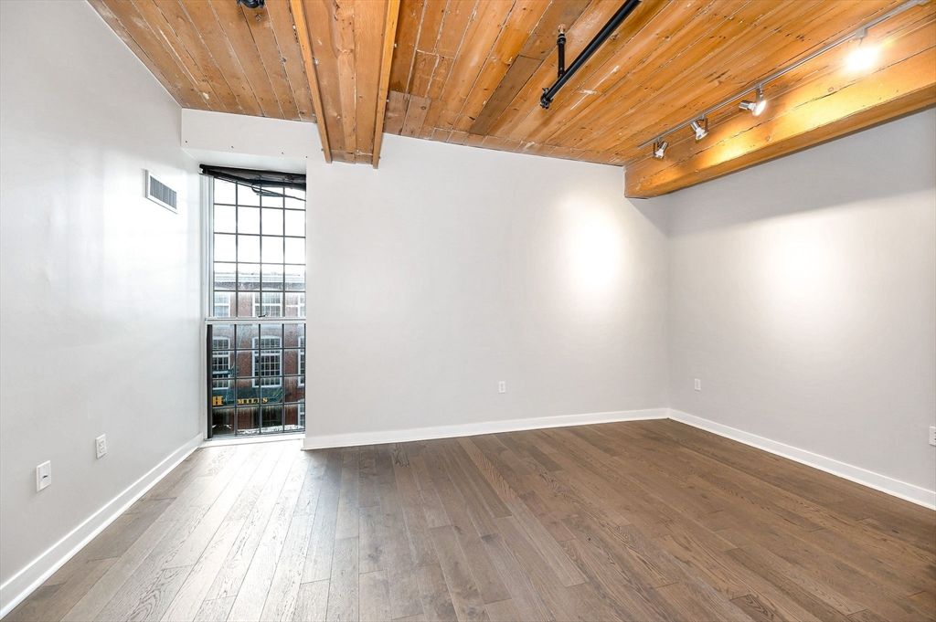 Empty room, Interior, Wooden Ceilings, Wood Texture Flooring