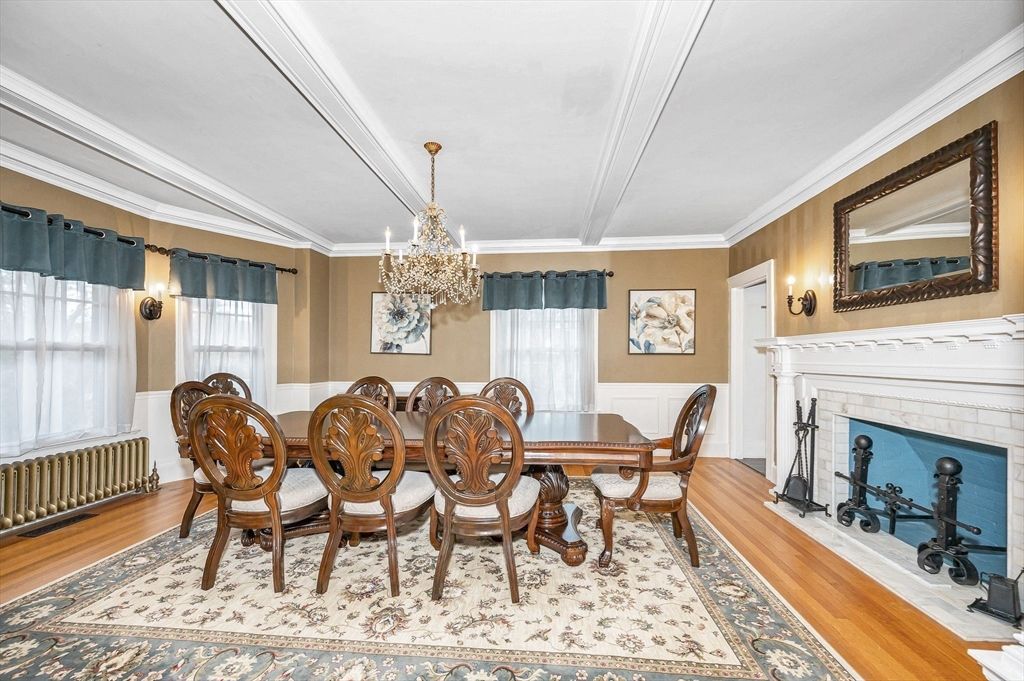 Chandelier, Dining room, Fireplace, Interior, Wood Texture Flooring