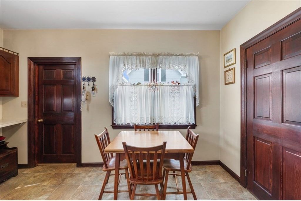 Dining room, Interior