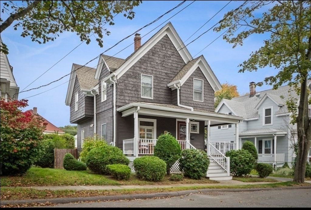 Attached, Exterior, Facade, Queen Anne Victorian
