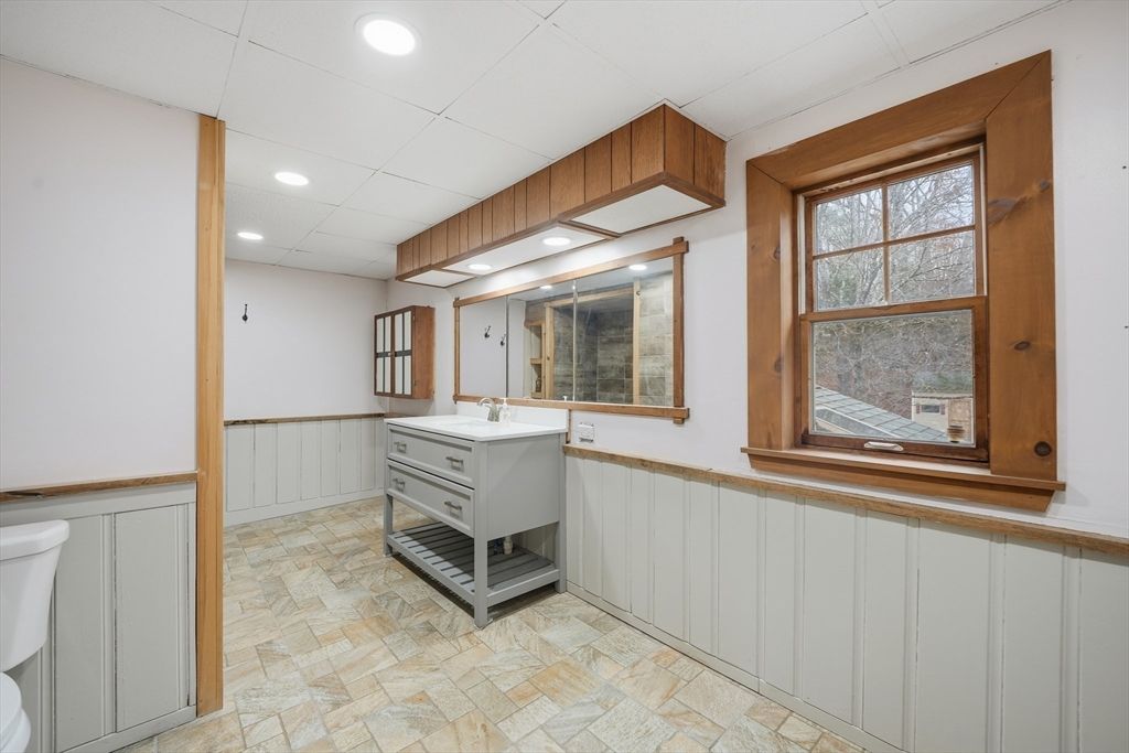 Bathroom, Interior, Recessed Lighting
