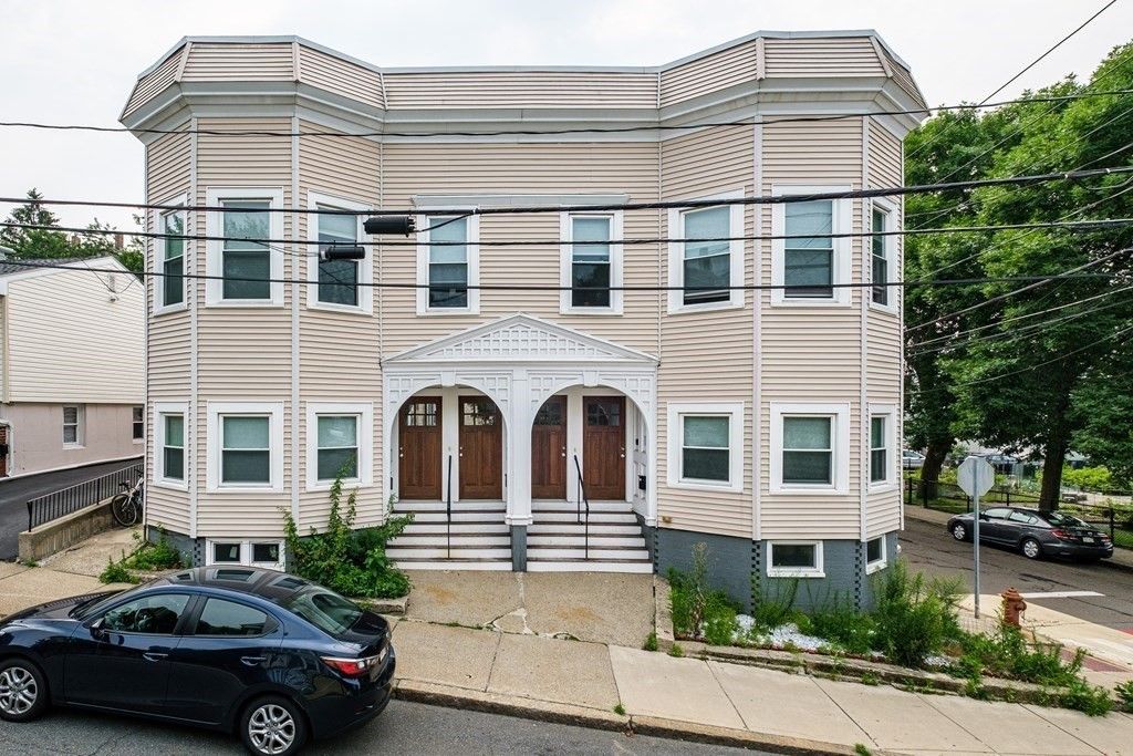 Exterior, Facade, Rowhouse