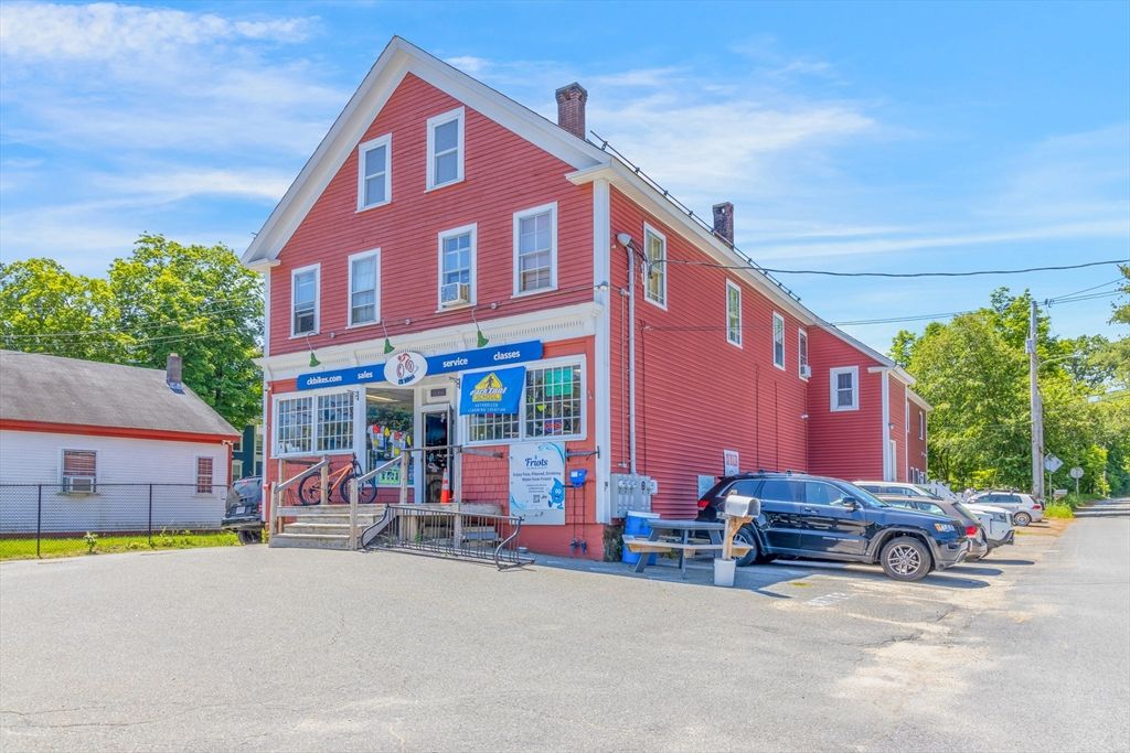 Exterior, Facade, Queen Anne Victorian