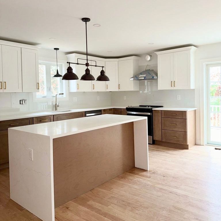 Interior, Kitchen, Pendant Lights, Recessed Lighting, Wood Texture Flooring
