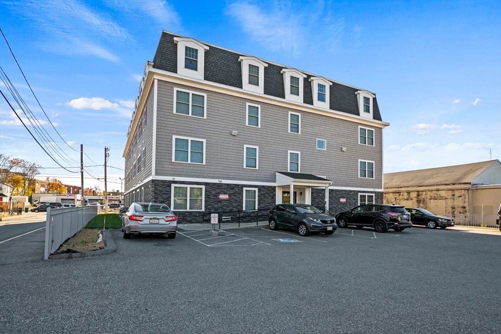 Exterior, Facade, Georgian