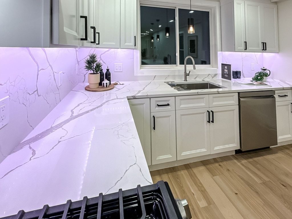 Interior, Kitchen, Pendant Lights, Wood Texture Flooring