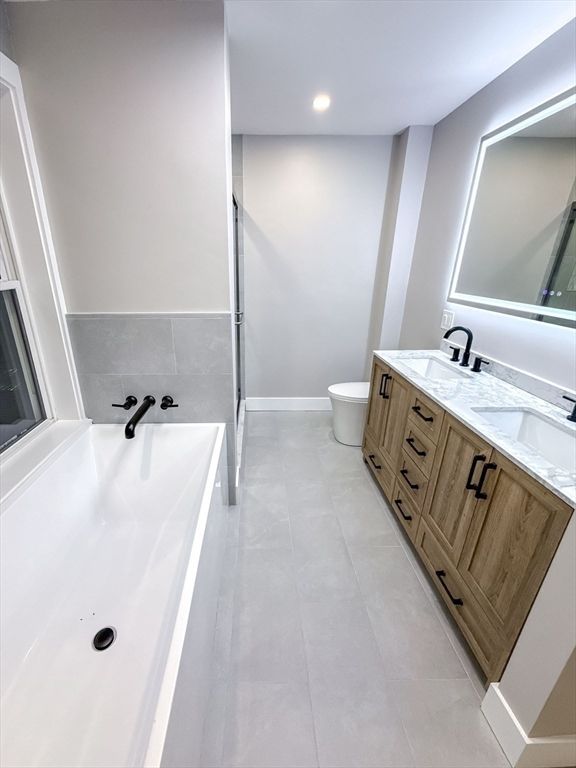 Bathroom, Dual Sink Vanities, Interior, Recessed Lighting