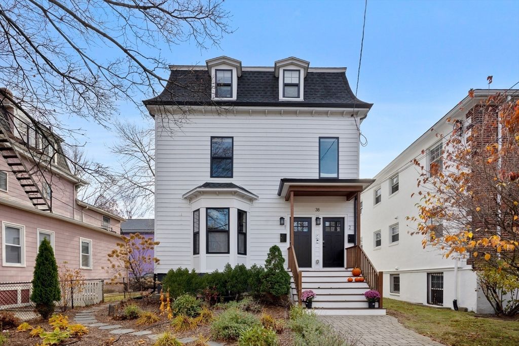 Exterior, Facade, American Foursquare