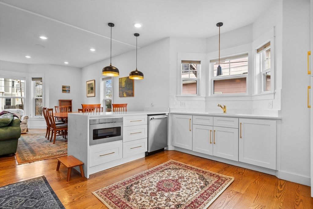 Dining room, Interior, Kitchen, Pendant Lights, Recessed Lighting, Wood Texture Flooring