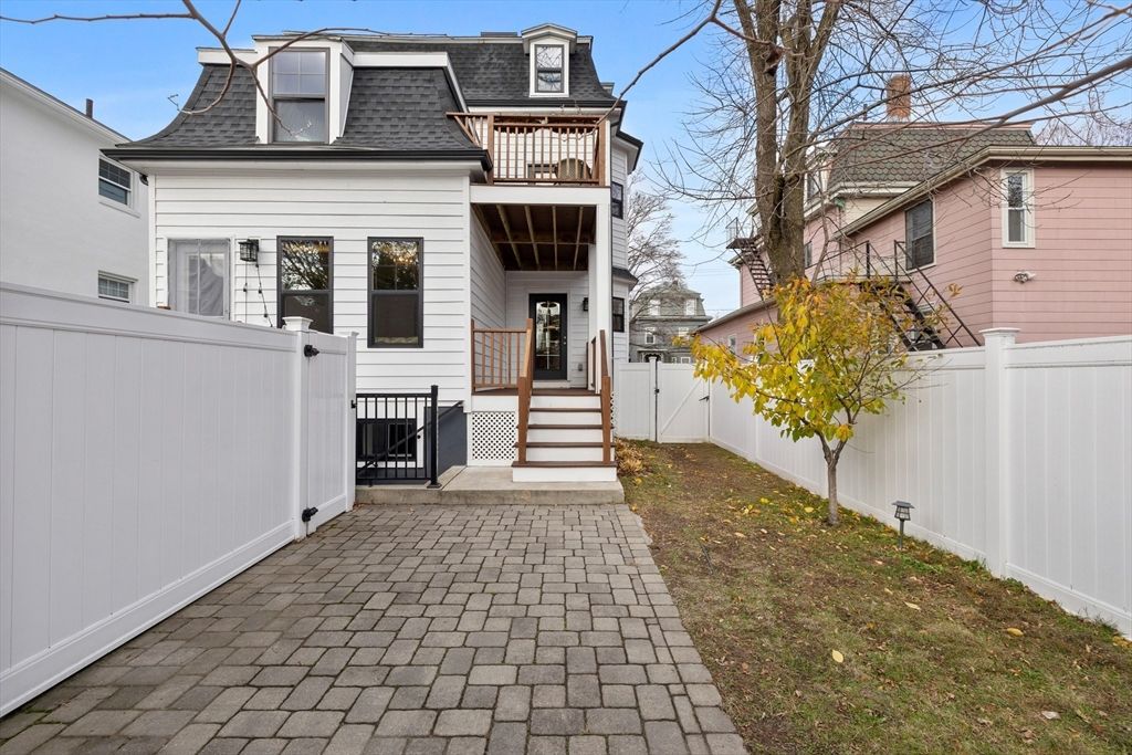 Exterior, Facade, Queen Anne Victorian
