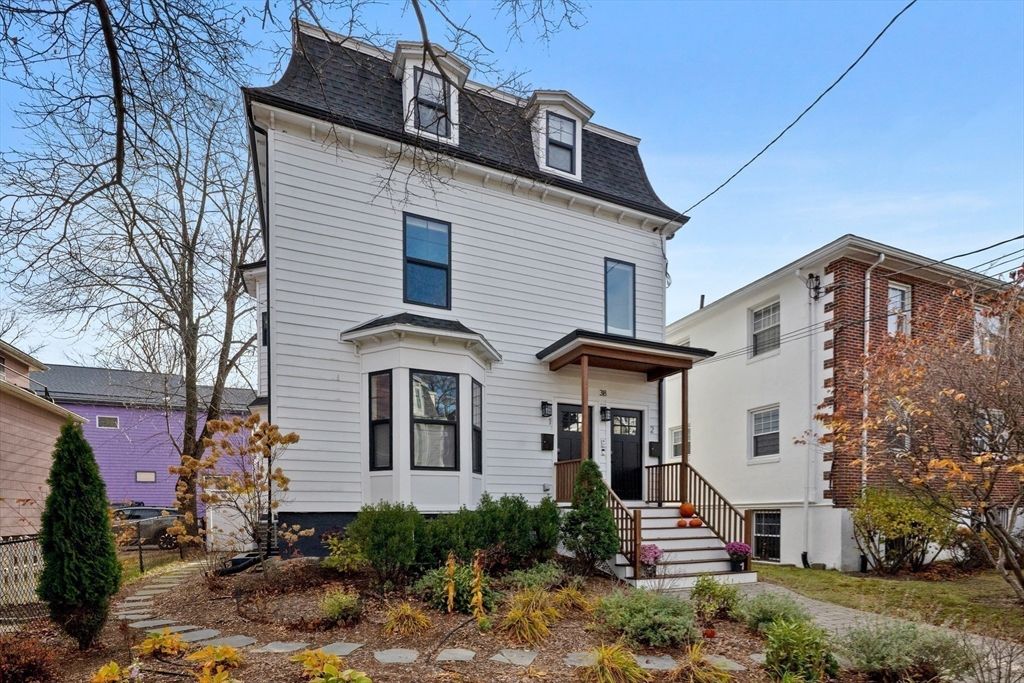 Exterior, Facade, American Foursquare