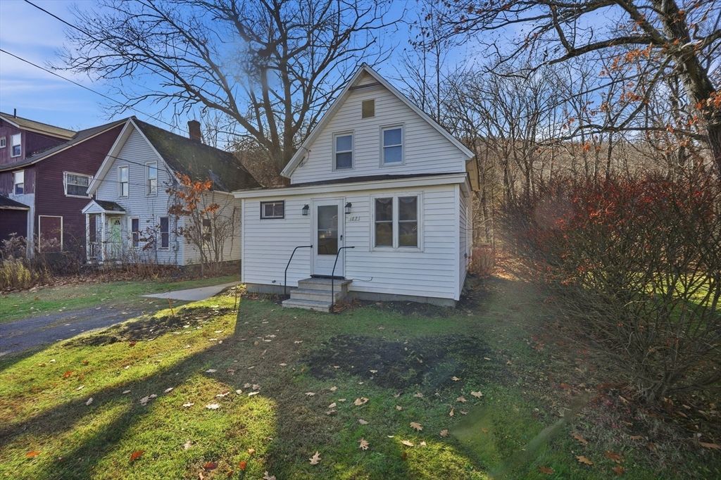 Backyard, Exterior, Facade, Farmhouse