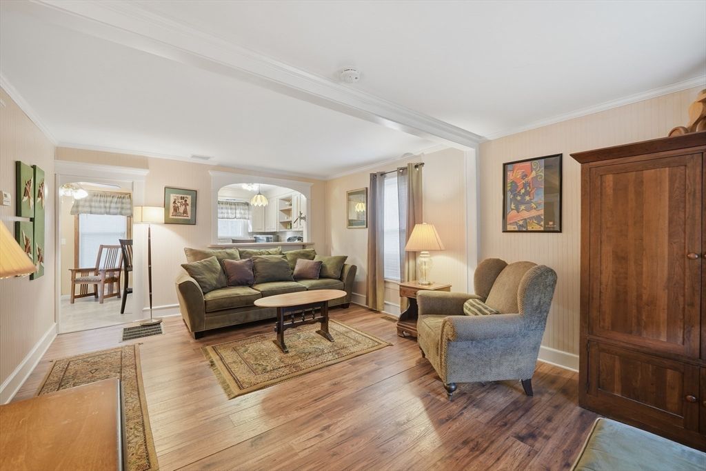 Interior, Living room, Pendant Lights, Wood Texture Flooring
