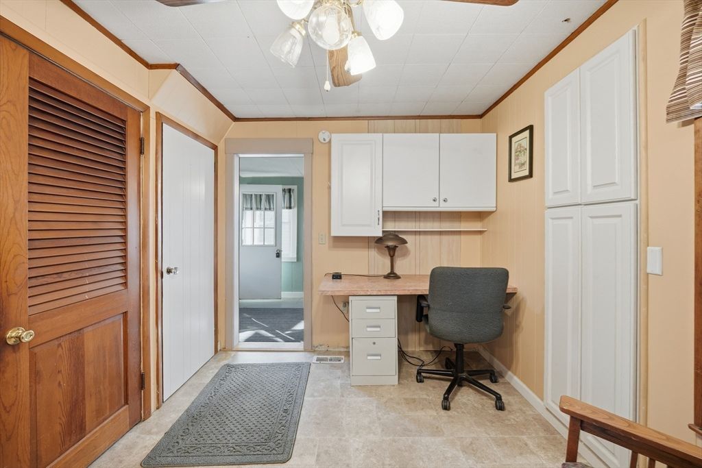 Home Office, Interior