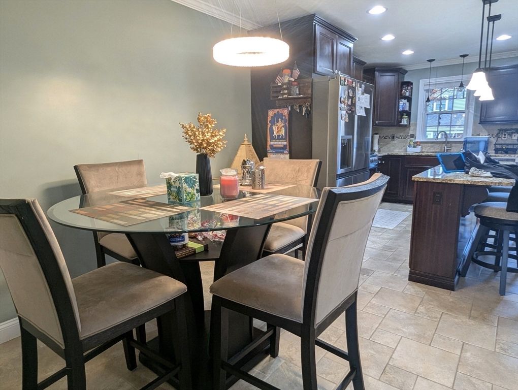 Dining room, Interior, Pendant Lights, Recessed Lighting