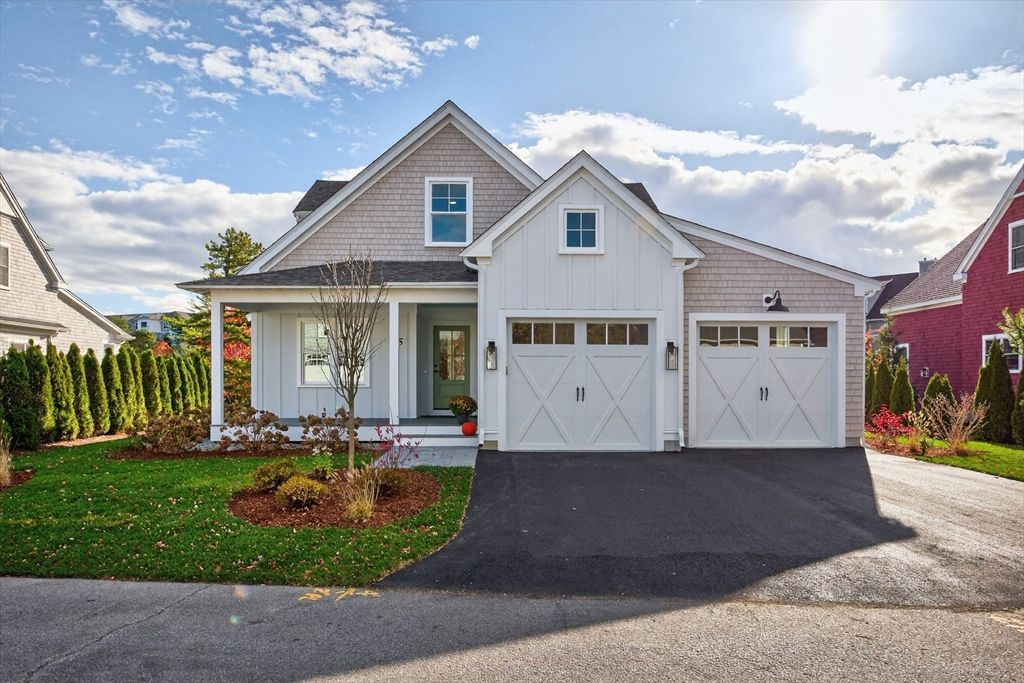 Attached, Exterior, Facade, Farmhouse