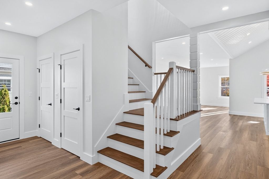 Interior, Recessed Lighting, Wood Texture Flooring