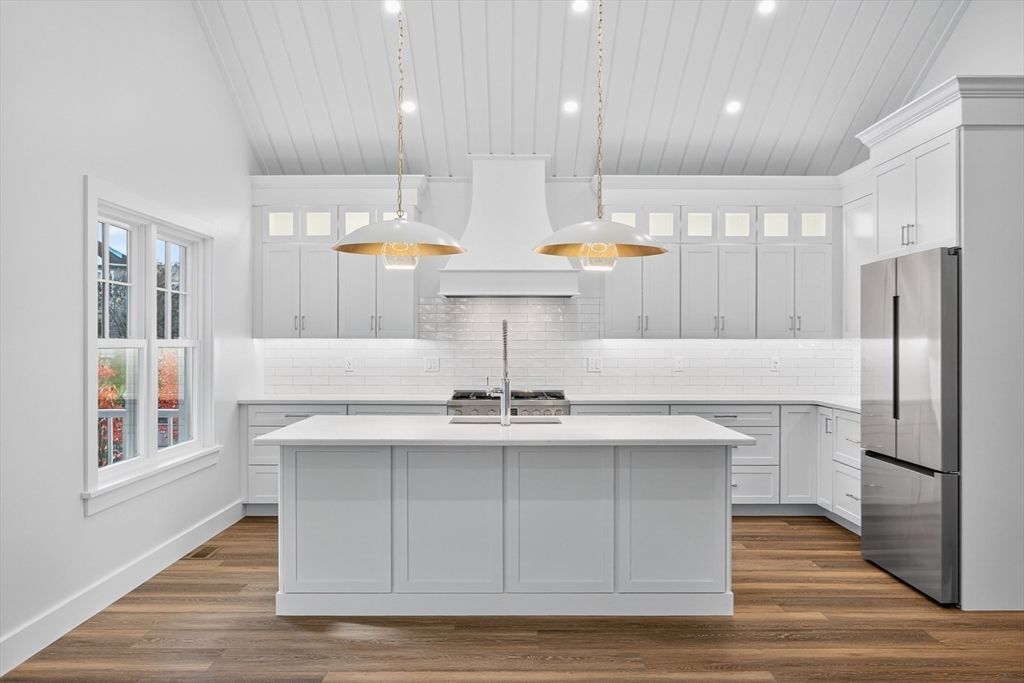 Interior, Kitchen, Pendant Lights, Recessed Lighting, Wood Texture Flooring