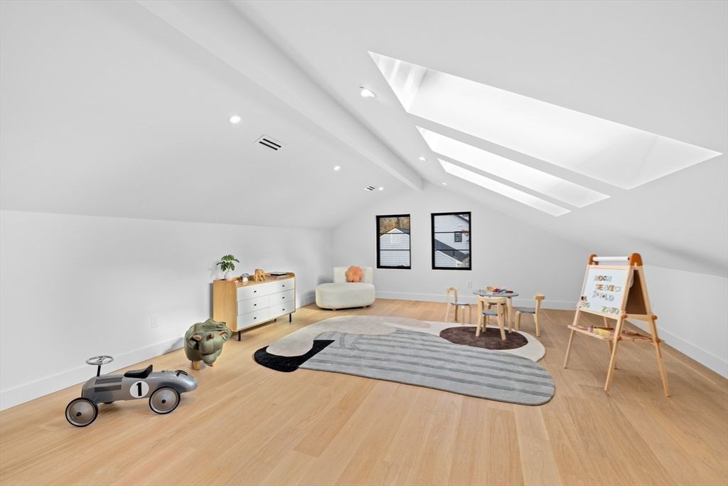 Fitness Equipment, Interior, Recessed Lighting, Wood Texture Flooring